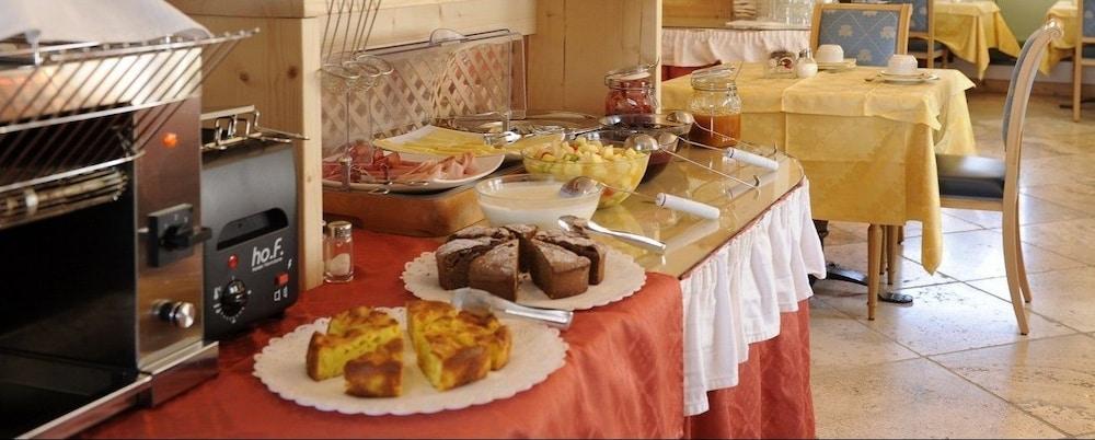 Hotel Arnika Pozza di Fassa Ngoại thất bức ảnh