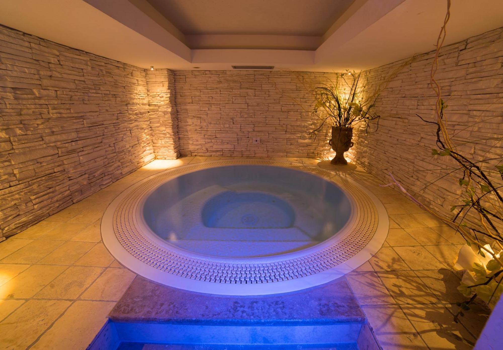Hotel Arnika Pozza di Fassa Ngoại thất bức ảnh