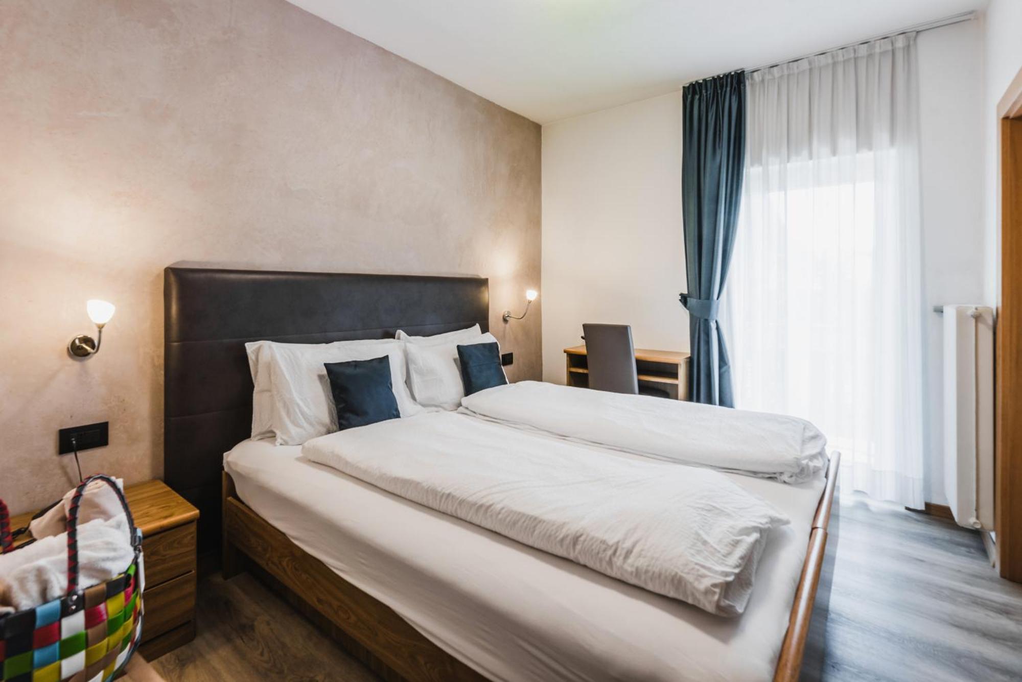 Hotel Arnika Pozza di Fassa Ngoại thất bức ảnh