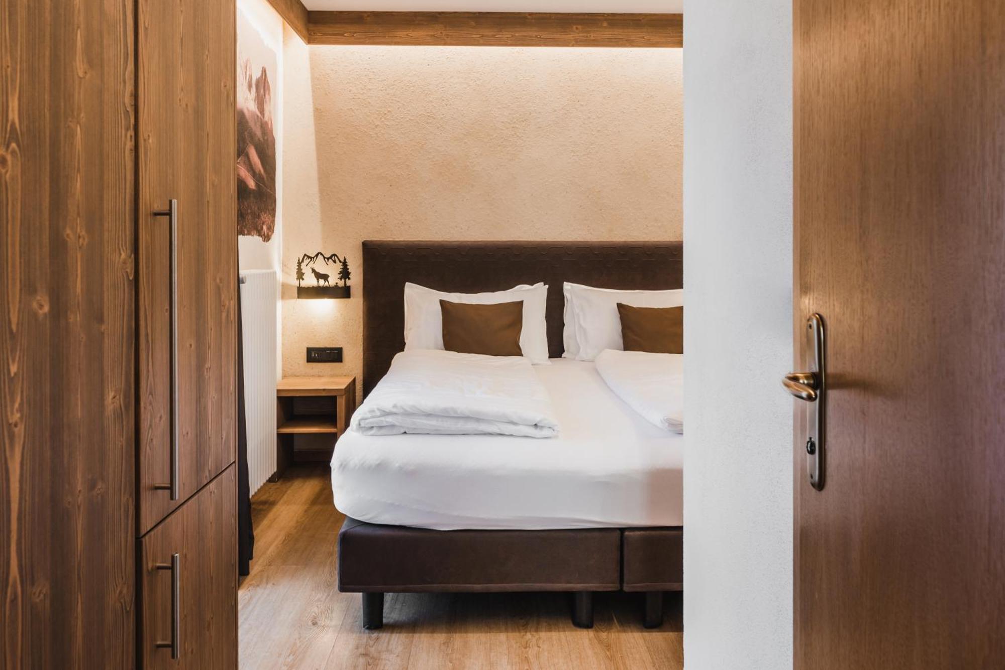 Hotel Arnika Pozza di Fassa Ngoại thất bức ảnh
