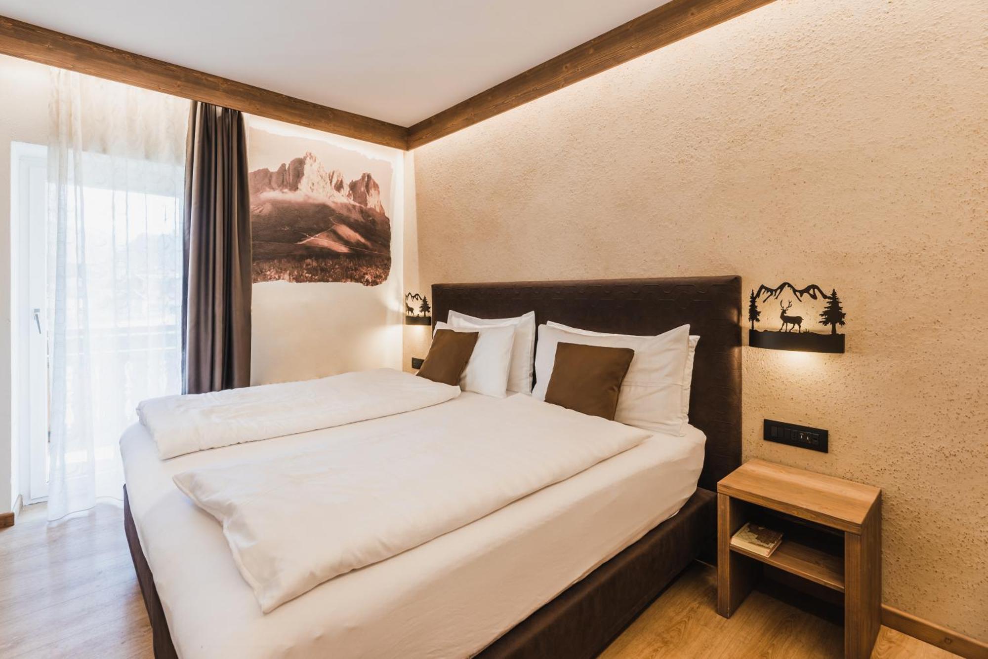 Hotel Arnika Pozza di Fassa Ngoại thất bức ảnh