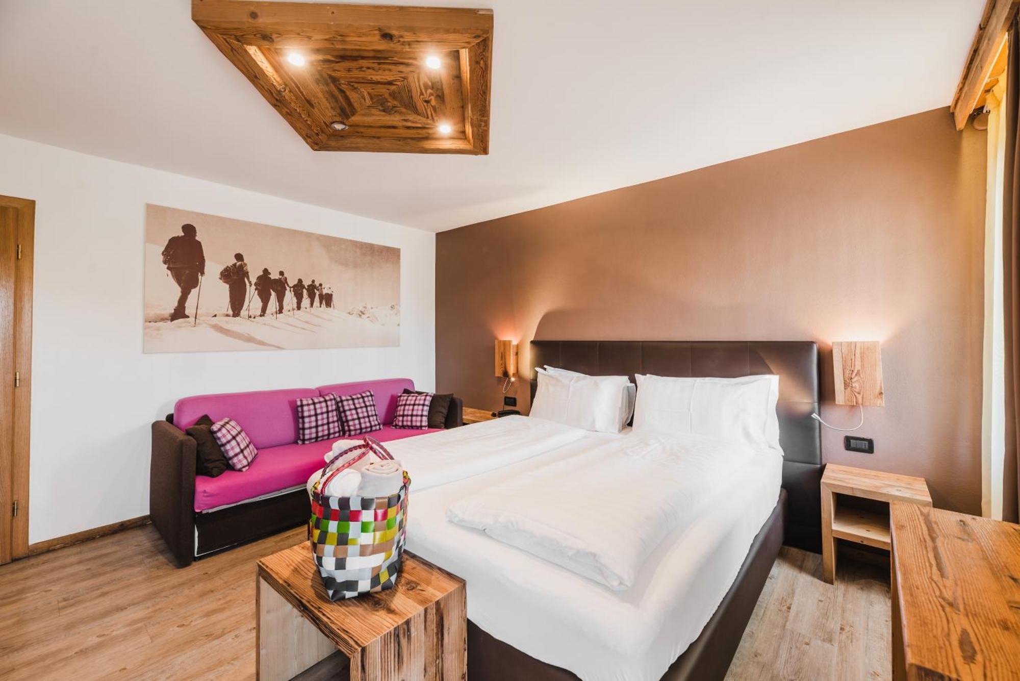 Hotel Arnika Pozza di Fassa Ngoại thất bức ảnh