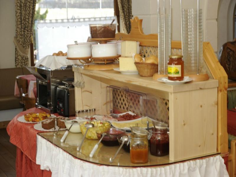 Hotel Arnika Pozza di Fassa Ngoại thất bức ảnh
