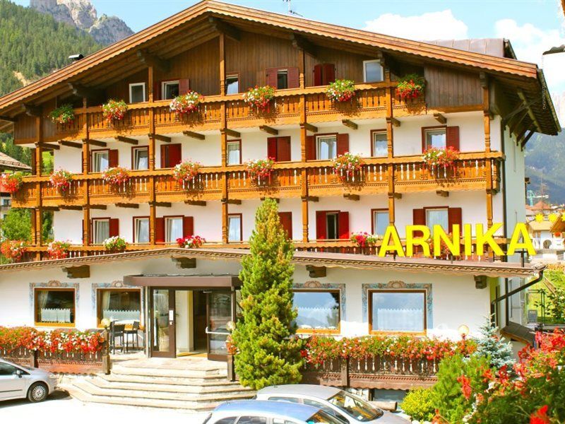 Hotel Arnika Pozza di Fassa Ngoại thất bức ảnh