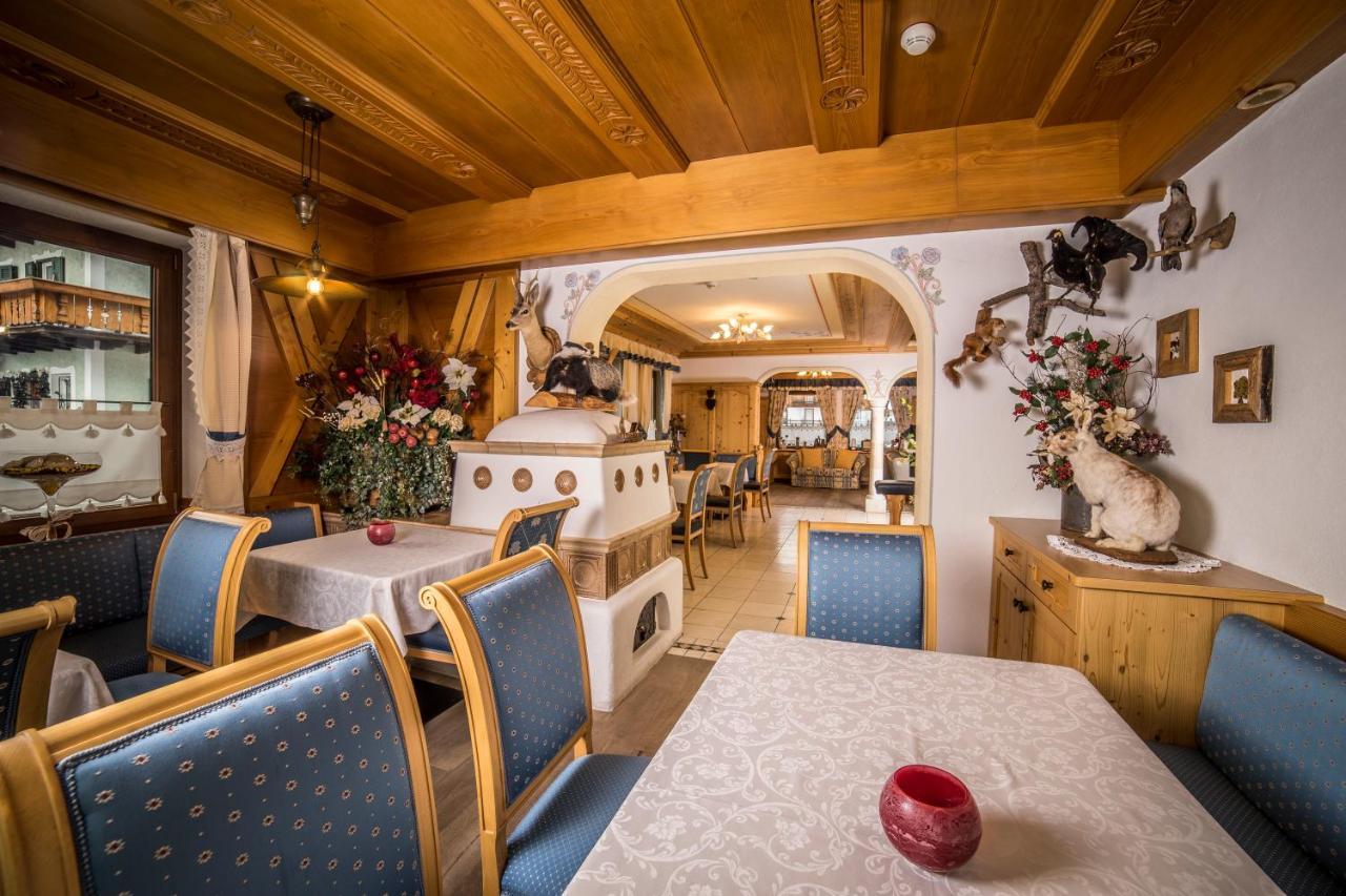 Hotel Arnika Pozza di Fassa Ngoại thất bức ảnh