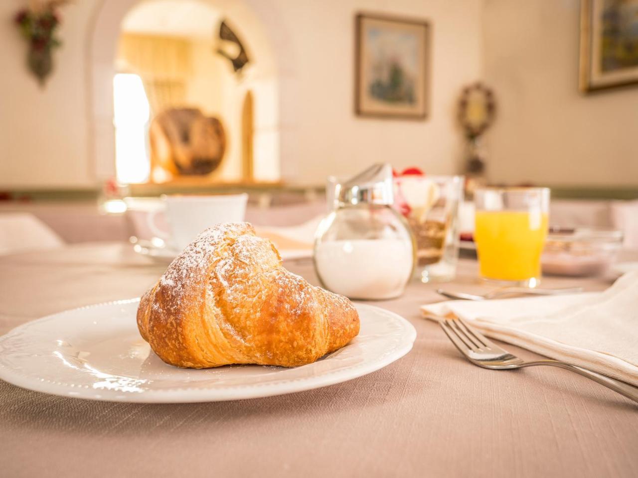 Hotel Arnika Pozza di Fassa Ngoại thất bức ảnh